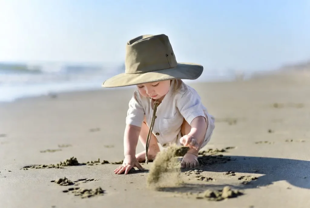 proteger ojos de los niños en la playa